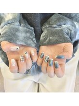 クイーン(Queen)/シンプルデザインネイル