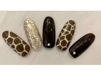 キリン柄ネイル