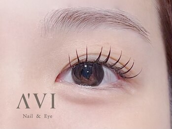 アヴィ CoCoLo新潟店(A'VI)の写真/『やりすぎ』は卒業。5万人の目元データと黄金比率に基づき、あなたの骨格に馴染む『正解』を導き出します