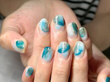プリズムネイル(Prism Nail)の雰囲気（ニュアンス/グリーン/マグネット/キラキラ/秋/大人）