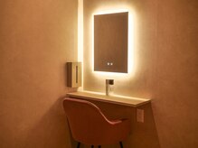ネスト(NEST)の雰囲気（ドレッサー完備/レプロナイザーやヘアケア用品も自由に利用可能）