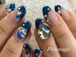 ネイビーのビジューネイル