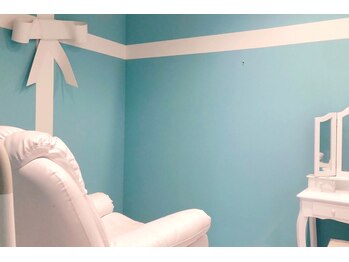 ビューティーモール 足利店/Tブルーを基調としたアイルーム