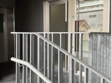 ビーアヴニール(B.Avenir)/ドアを開けて入り左手に進む