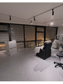 room 205 eyelash/eyebrowの写真/あなただけの贅沢なひとときを。完全個室のプライベート空間でマンツーマン施術を堪能◎