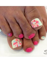 トータルサロン 白べぇーっ プラス/元気カラーのフットネイル