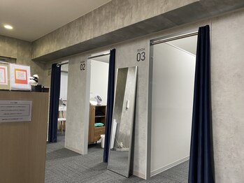 全力ストレッチ 北梅田店/全力ストレッチ北梅田施術室入口