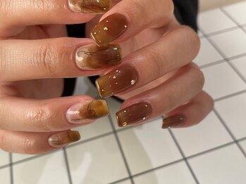 アージ ネイル デザイン(Urge. nail design)の写真/《新前橋駅10分の自宅サロン♪》繊細なニュアンスアートで、ずっと見ていたくなるお洒落ネイルに☆