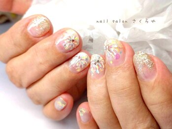 パステルの色合いが◎花火ネイル