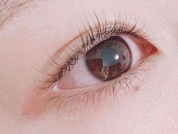 まつげエクステ 綿帽子 緑区店の写真/【緑区】根元から立ち上げる《まつげパーマ》や、特殊な断面でモチUPの《フラットラッシュ》が人気♪