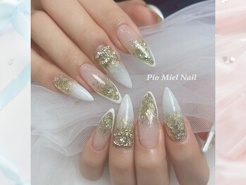 ピオミエルネイル 新宿(pio miel nail)/ホワイトグラデ×ゴールドラメ