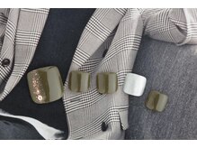 エムスラッシュ フィール 東戸塚店(M.SLASH)/カーキフットネイル