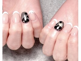 白フレンチxハートホロネイル