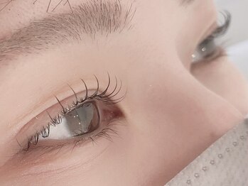 マケア アイラッシュアンドネイル 南越谷 新越谷(Makea)の写真/【パリジェンヌラッシュリフトでぱっちりお目元へ!】まつ毛のダメージをいたわりながら根元から80度リフト!