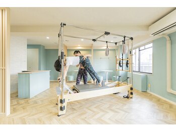 ジーンピラティスウメダ 梅田店(Gene Pilates Umeda)/マシンピラティス×遺伝子検査