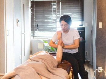 トッカサロン(Tocca salon)の写真/シンプルモダンな空間で、歴18年のベテランオーナーがお客様のお体を見立てて全身を濃厚に施術＊