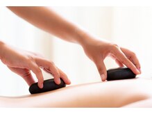 ホットストーンが巡りを促し心身の緊張を緩める