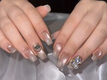 ロミー(Rommy)/キラキラビジューネイル