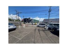 駐車場無料完備★サロン並びのクリエイト前駐車場に止めて下さい