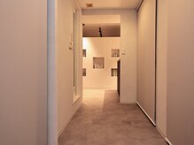 ラビ(Rabi)/落ち着いた雰囲気の店内入り口