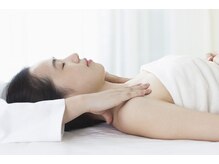 東方城の雰囲気（オイル肩首、頭ツボもみ頭のコリをほぐし）