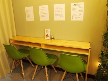 手もみ市場 横浜店/待合スペース