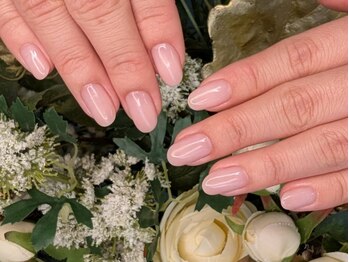 オズ ネイルアンドアイ(OZ NAIL&EYE)の写真/落ち着いた空間でリラックスしながら綺麗な指先に。あなたの指先のお悩みや理想をお聞かせください！