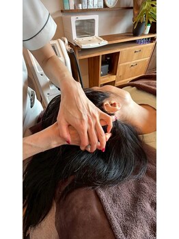 キモチ上がるカラダ改善2人3客の写真/PCやスマホ…現代の眼精疲労に。重い目蓋と奥の痛みを、解剖学に基づいた頭筋膜ケアで一度で劇的に変える