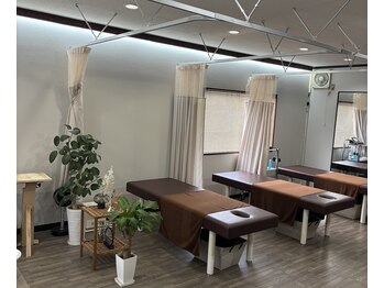 ヒカリノ接骨院 整体院 西岐阜/【施術ベッド3】
