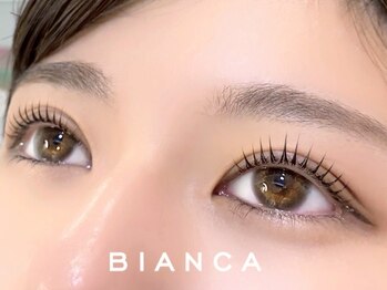 ビアンカ 名駅店(Bianca)の写真/【予約数No1★選べるカール感!束感まつげパーマ（上下）¥5500/（上）¥4400】汗に負けないまつげを作ります!