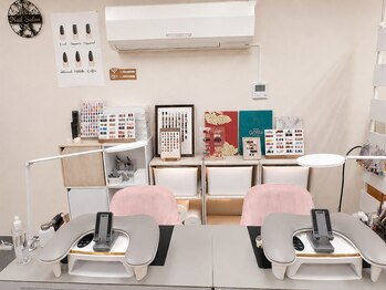 エフアンドティー(F&T)の写真/初めてでもリラックスできるネイルサロン