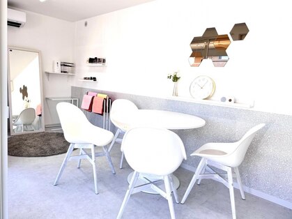 シロイロ(shiroiro)の写真