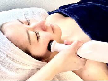 きれいと癒しのサロン ルルシェリー白河店ハーブピーリング 毛穴洗浄 プラズマ導入の写真/プラズマフェイシャル+エクソソーム美容液導入¥8,000★最新美容で肌の活性化を促し若見え+シミしわ改善◎