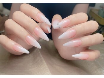 メオネイル(MEO NAIL)/ホワイトグラデーションネイル