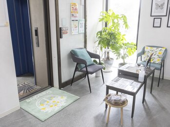 リソルブ(Resolve)/店舗入口、待合スペース