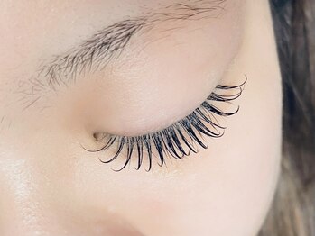 モーイブルップ 梅田店(mooi beloep)/どこから見てもきれいなまつ毛に