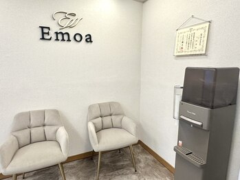 エモアメディカル整体院 麻布十番(Emoaメディカル整体院)/待合椅子・ウォーターサーバー有