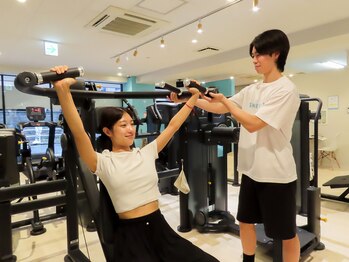スマートフィット100 高島平店の写真/【業界初】無料パーソナル付24時間ジム♪初心者もトレーナーの丁寧なサポートで安心スタート◎