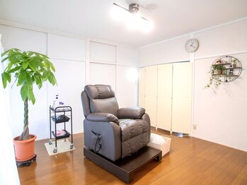 パルミエ(Palmier)/白を基調とした施術スペース