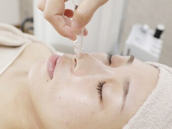 ナナラ(Nanala)の写真/たっぷりのビタミンCと毛穴の角質吸引で、ニキビやシミなどの肌トラブルを改善◎毛穴レスなうるツヤ肌へ