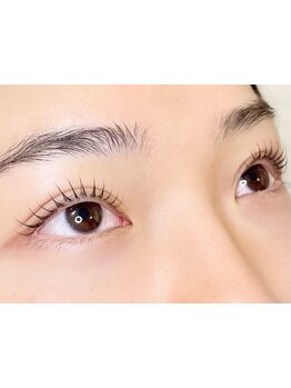 ナチュラル上品な目元にしたい