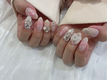ルミライズ(Lumirise)の写真/キラキラデザインが得意なサロン♪持ち込みデザイン可能◎大人可愛いネイルはLumiriseにおまかせください！