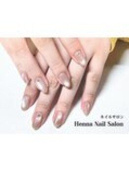 ヘンナコンス(Henna Kongs)/シンプルなのに華やかネイル