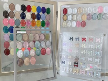 ルミライズ(Lumirise)の写真/キラキラパーツや立体パーツを多数ご用意！カラー調合も可能♪豊富なパーツとカラーで、理想の指先を実現♪