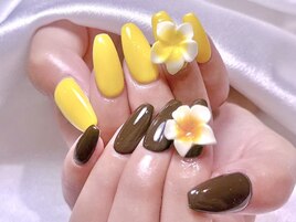 シンプルプルメリアネイル
