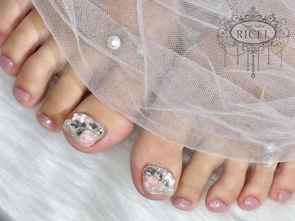 2025年-2026年冬トレンド】薔薇 フットのネイルデザイン集｜人気順