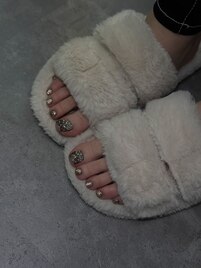 キラキラな足元で華やかに