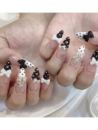 白黒ドットフレンチネイル