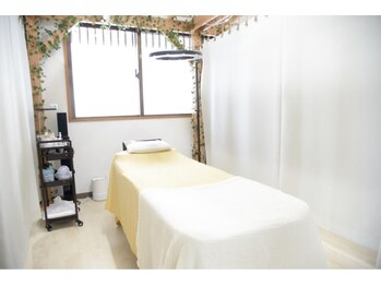 カレン(Karen)/施術ルームベッド