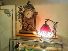 テンジンはり灸院(tenjinはり灸院)/施術室の時計とランプ